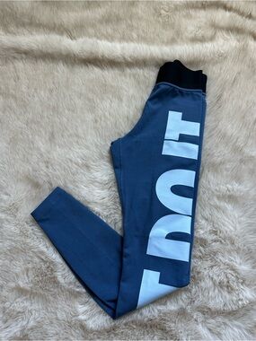 NEVER WORN women’s Nike leggings